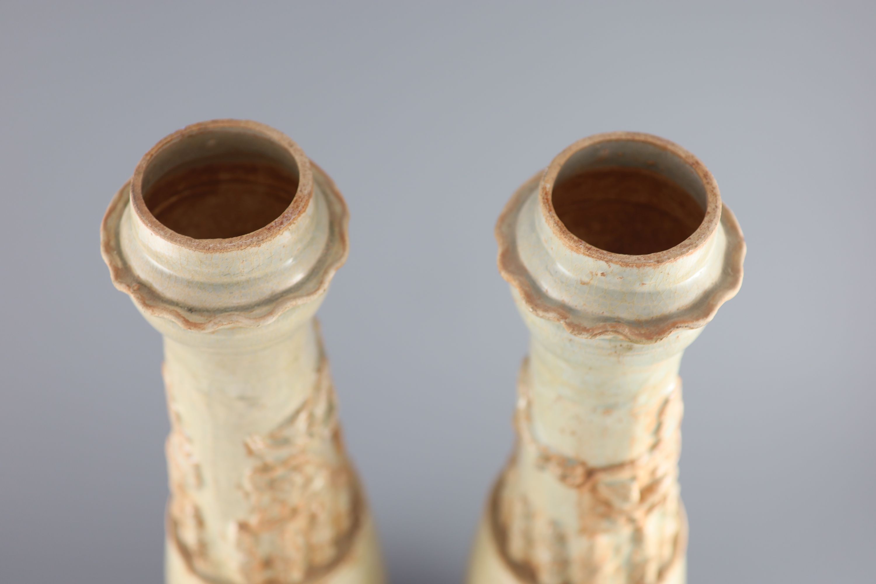 A pair of Qingbai funeral vases and lids (undamaged) song dynasty
